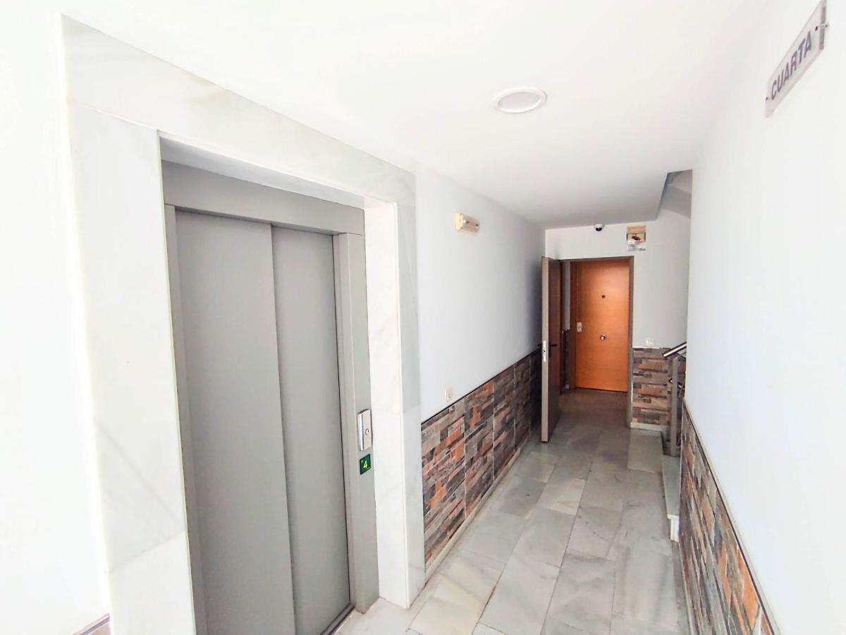 Manuela Nogales Apartments! มาลากา ภายนอก รูปภาพ