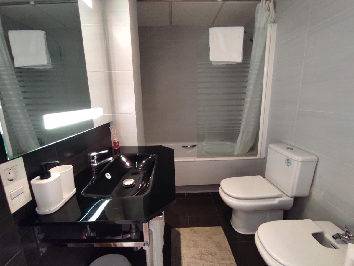 Manuela Nogales Apartments! มาลากา ภายนอก รูปภาพ